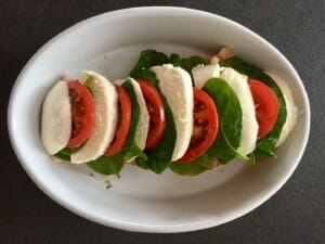 Łosoś z mozzarellą i pomidorem