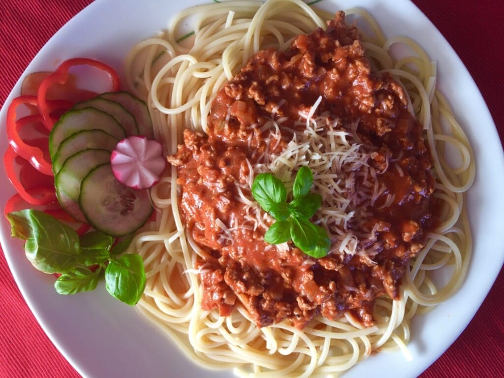 Spaghetti podane na talerzu