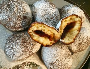 Pączki z powidłami na tłusty czwartek