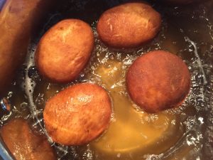  Pączki wysmażamy na smalcu