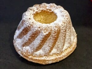Babka z białek z jabłkiem 