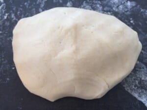 Tarta, ciasto zagniecione do jednolitej masy
