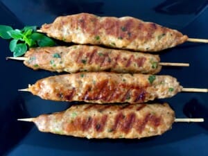 Kebab z mięsa mielonego w formie szaszłyków