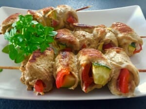 Pieczone na grilu szaszłyki z cukinią
