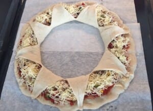Pizza korona w przygotowaniu