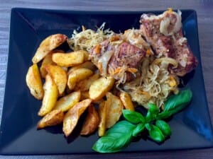 Żeberka z ziemniaczkami