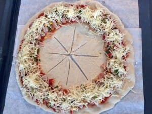Farsz na cieście od pizzy