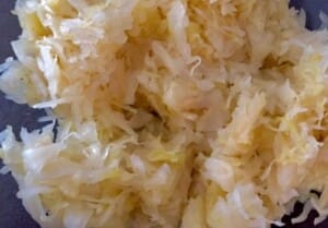 Pyszna surówka obiadowa z kiszoną kapustą i kukurydzą - FullSizeRender5 6 e1581500657215