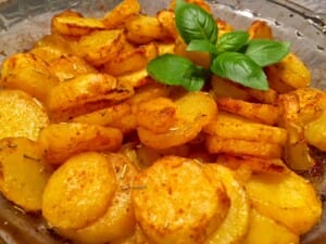 Pieczone ziemniaczki jako dodatek do cukinii faszerowanej
