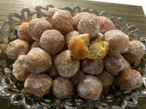 błyskawiczne pączki serowe gotowe do podania