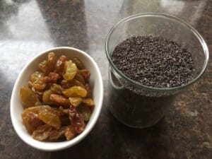 Piegusek - babka z białek z makiem i rodzynkami