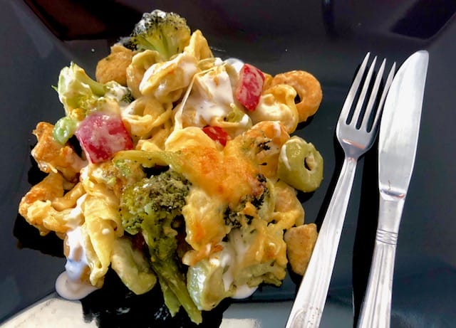 zapiekanka z tortellini z sosem beszamelowym