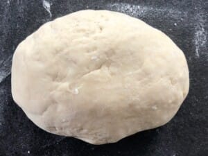 przygotowanie ciasta na mini pizzerinki