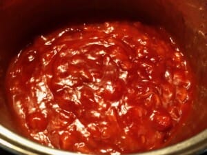 Bajeczne ciasto z truskawkami i przygotowanie masy