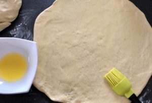 Ciasto na pyszne rogale Rozwałkowane ciasto na rogale