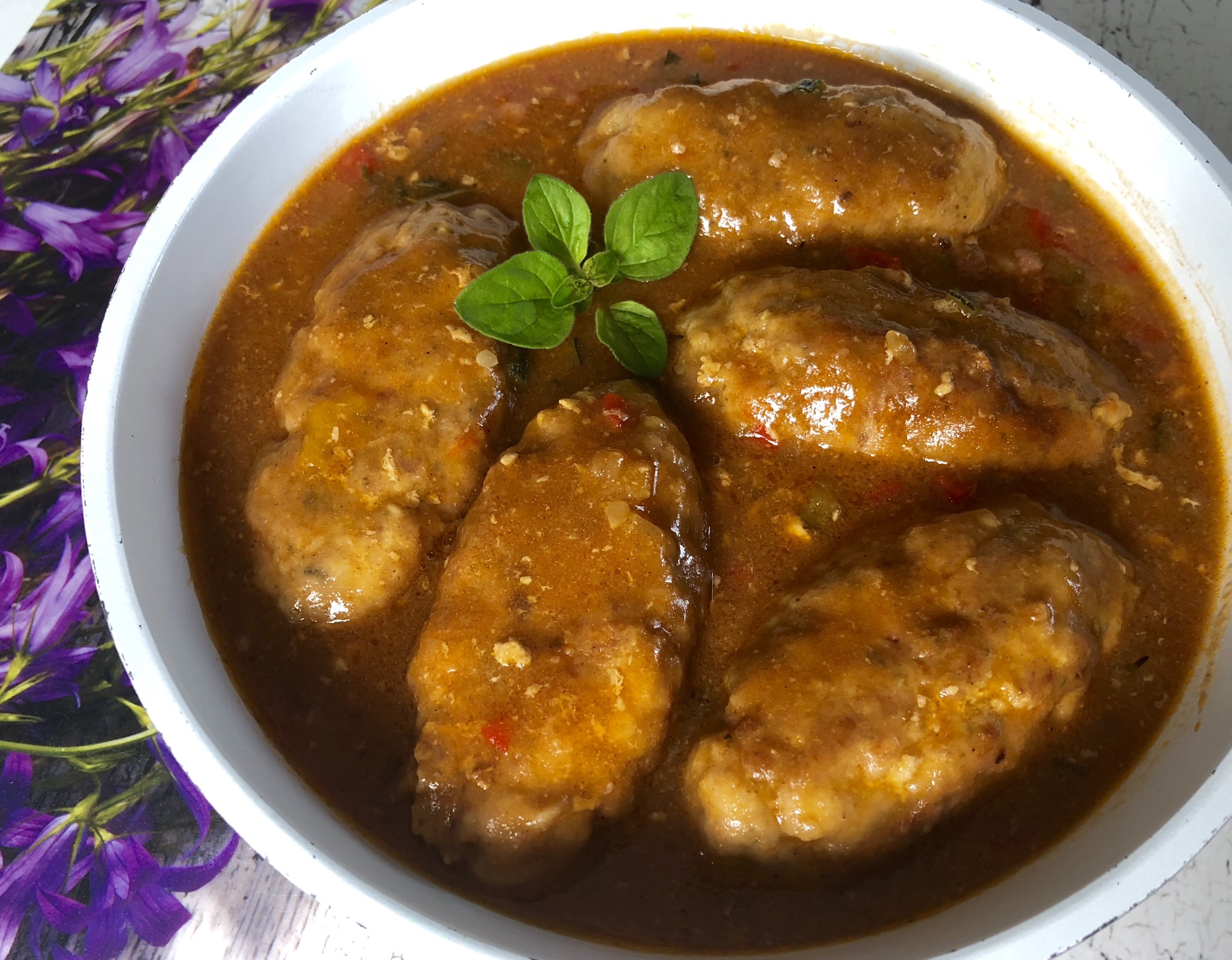Faszerowane roladki w aromatycznym sosie