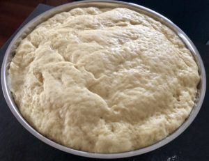 Ciasto drożdżowe do pasztecików po wyrośnięciu