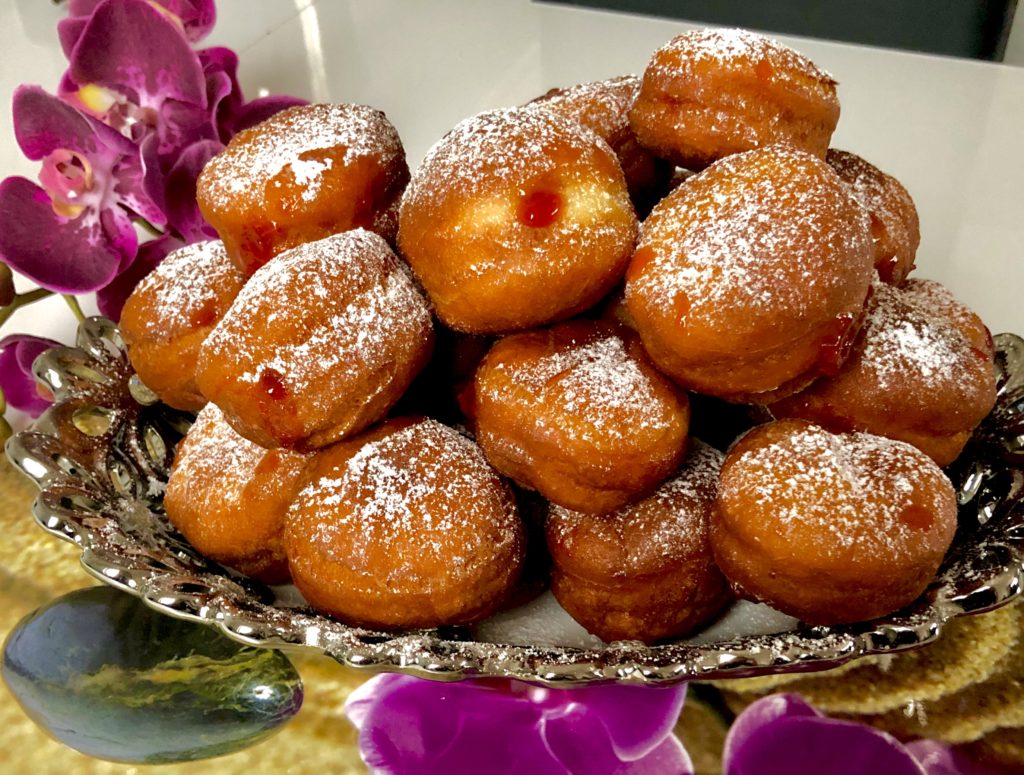 pączki z konfiturą truskawkową