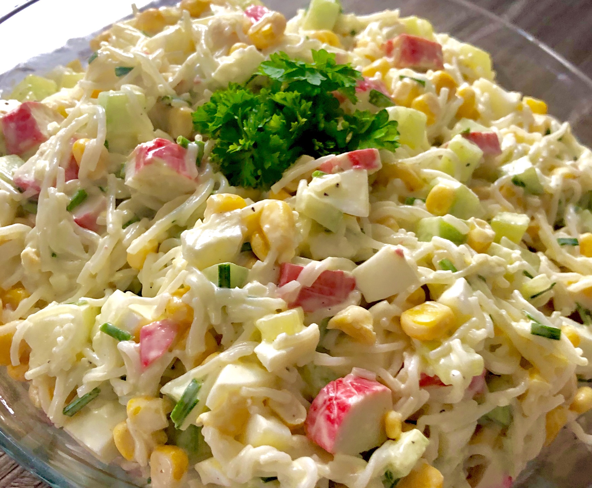 sałatka surimi z makaronem ryżowym