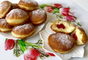 pączki z ziemniaków nadziewane konfiturą