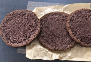 Przygotowanie blatów do torcika rocher