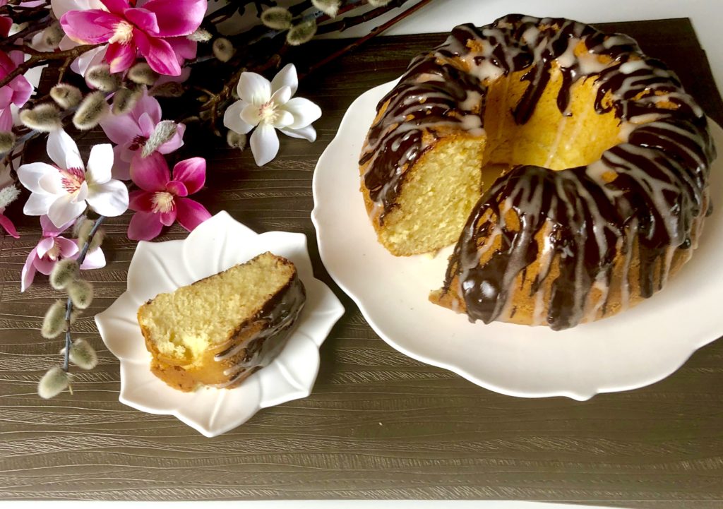 babka jogurtowa z polewą czekoladową