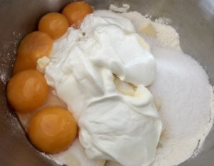 Składniki na pleśniak z rabarbarem