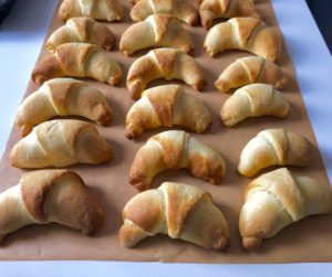 Pieczenie rogalików maślanych w piekarniku