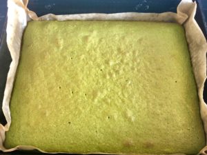 Upieczone ciasto szpinakowe do deseru