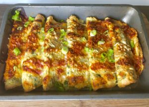 naleśniki zapiekane z mozzarellą i warzywami