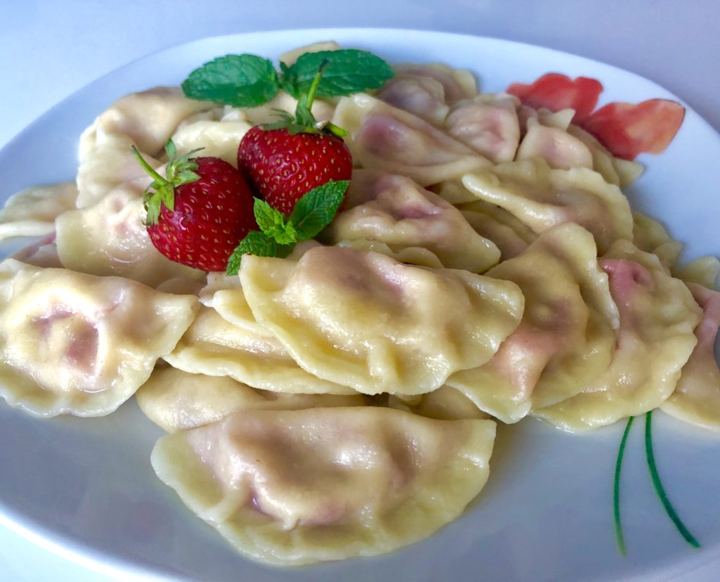 pierogi z serem i truskawkami