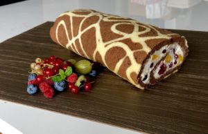 Rolada żyrafa z owocami Rolada żyrafa z owocami