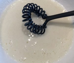 rozpuszczanie żelatyny w mleku