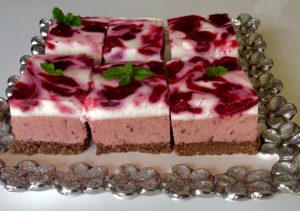 wiśniowe ciasto bez pieczenia – efekt końcowy deseru