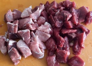 Mięso pokrojone w kostkę do zupy rumpuć
