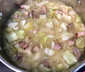 Kapusta kiszona do treściwej zupy jarzynowej