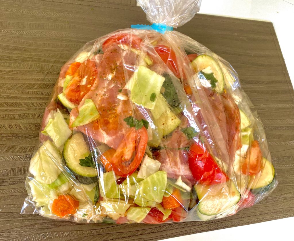 Żeberka pieczone z warzywami w worku