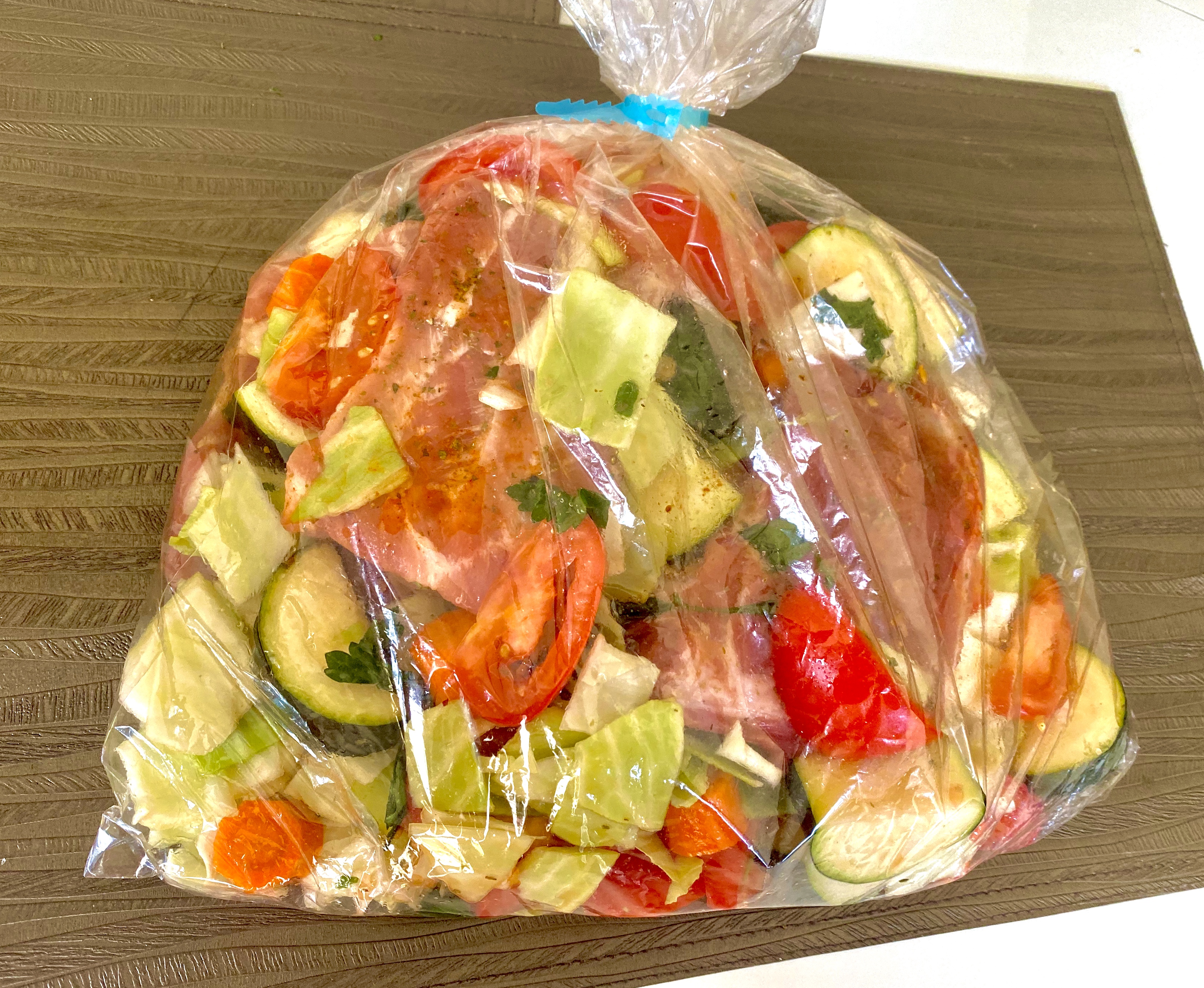 Żeberka pieczone z warzywami w worku - 8B8F110B E3FE 4FF3 B0BA E2AD4D00A9D4