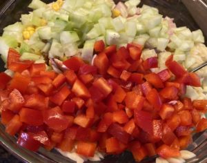 Kolorowa sałatka z makaronem i wędzonym kurczakiem - 32512D25 8642 4492 9E81 112A3110C237