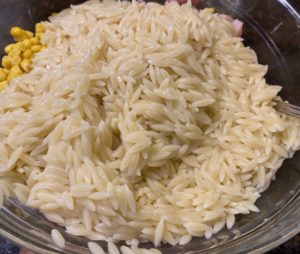 Kolorowa sałatka z makaronem i wędzonym kurczakiem - 58254D2F 890A 4621 A9DD 44D8299C002C