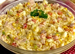 Kolorowa sałatka z makaronem i wędzonym kurczakiem - 584E1BC8 71E5 45EA 9977 B089E325AA3E