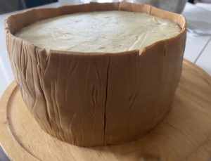 Dekorowanie boków tortu tort donica imitujący drewnianą doniczkę