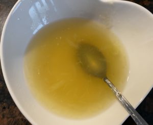 miód z sokiem z cytryny jako baza na domowy syrop na odporność