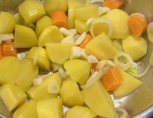 Podsmażanie warzyw na maśle