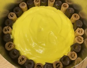 masa śmietankowo-brzoskwiniowa na biszkopcie