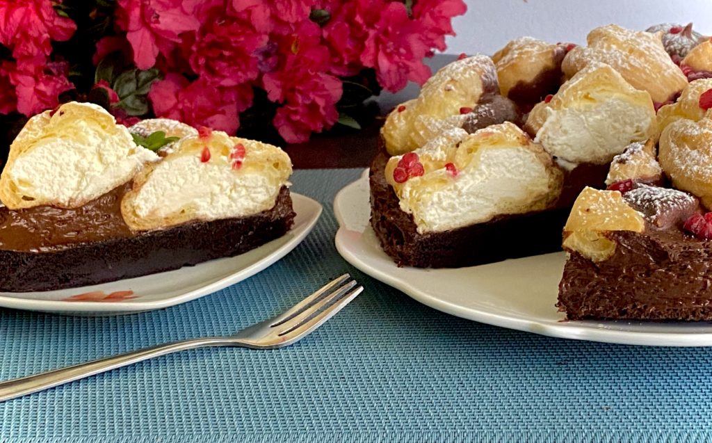 Ciasto czekoladowe z profiterolkami