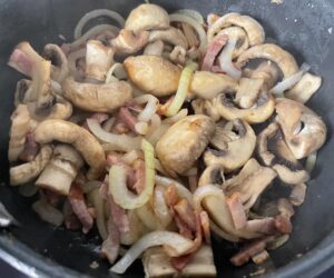 Boeuf bourguignon z patelni - 051C462C A63A 4273 B57E B138D10A8676
