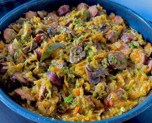 Prosty i szybki bigos z cukinii