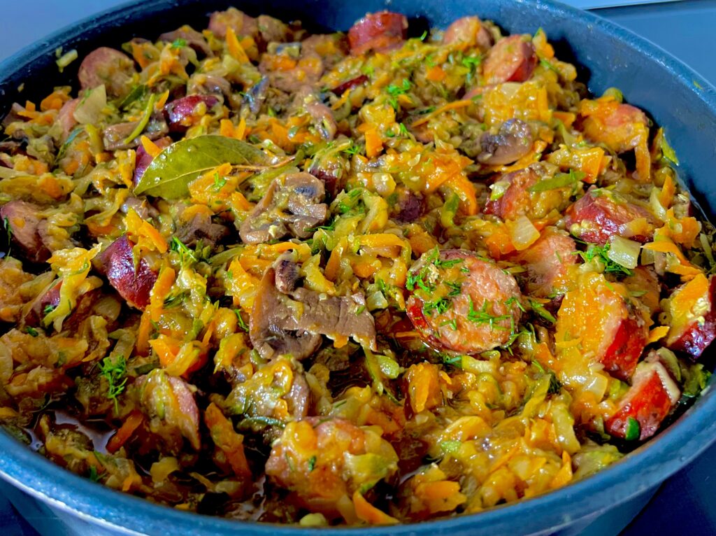 prosty i szybki bigos z cukinii