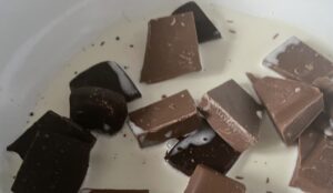 Tort snickers - FCBDD5B3 B960 4E83 A028 28E0107ADC01 scaled e1681725124875